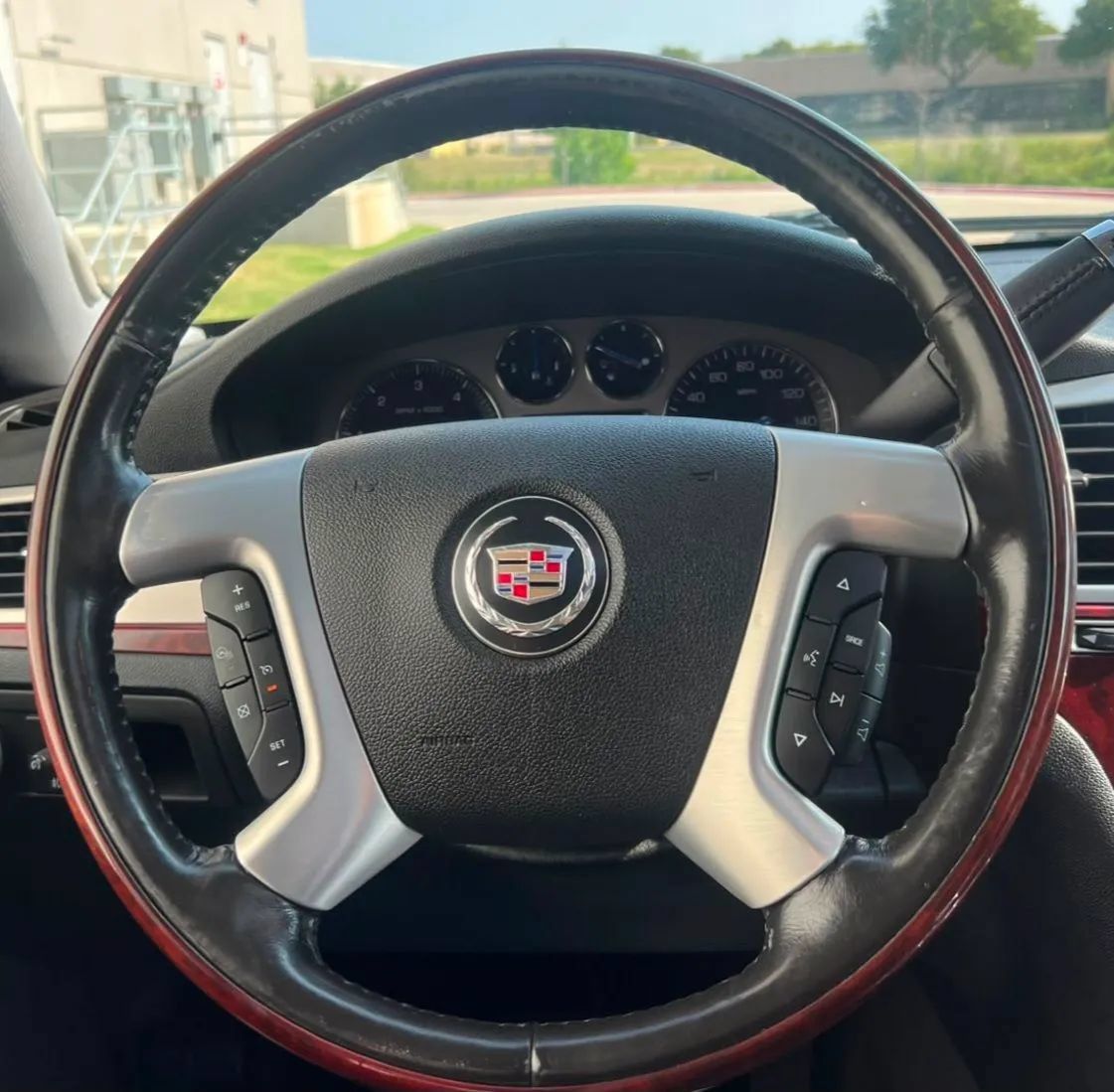 Used 2007 Cadillac Escalade EXT w/ Information Package AWD/4WD image 26