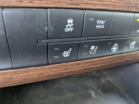 Used 2017 RAM 1500 Laramie image 20