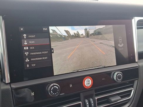 Used 2025 Porsche Macan image 19