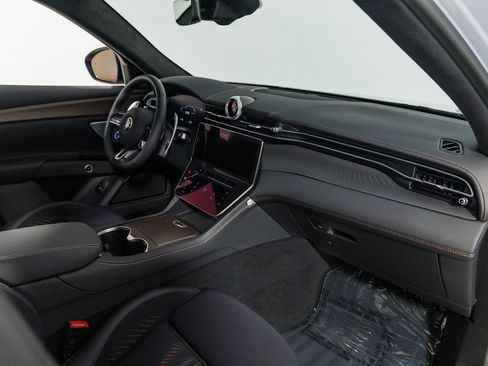 New 2025 Maserati Grecale Folgore image 25