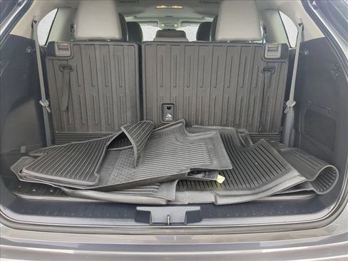 Certified 2023 Toyota Highlander XLE image 6