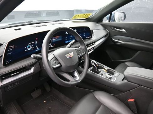 Used 2025 Cadillac XT4 Premium Luxury image 19
