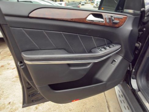 Used 2014 Mercedes-Benz GL 550 4MATIC image 22