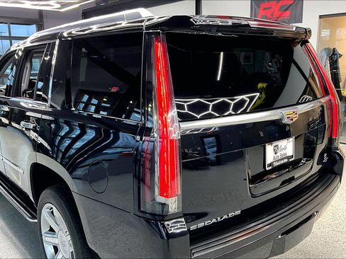 Used 2016 Cadillac Escalade Luxury image 23