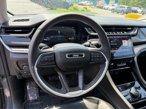 Used 2023 Jeep Grand Cherokee 4WD 4xe image 13