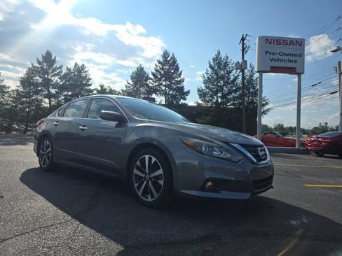 Used 2017 Nissan Altima 2.5 SR FWD image 3