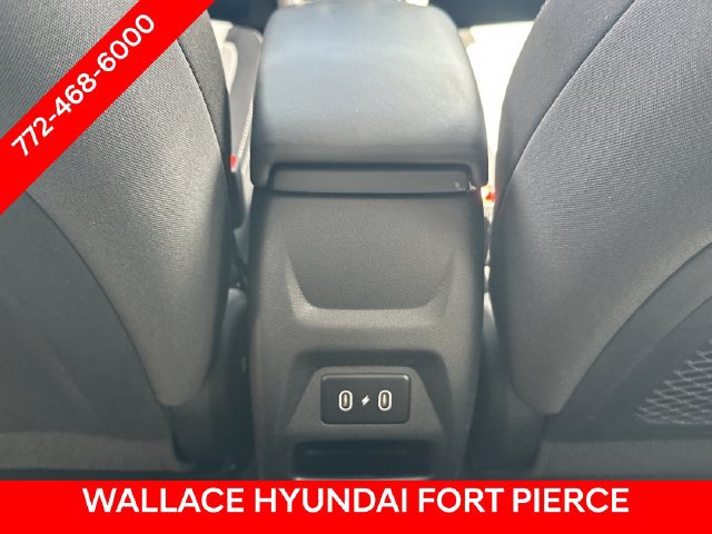 Used 2025 Hyundai Venue SEL FWD image 16