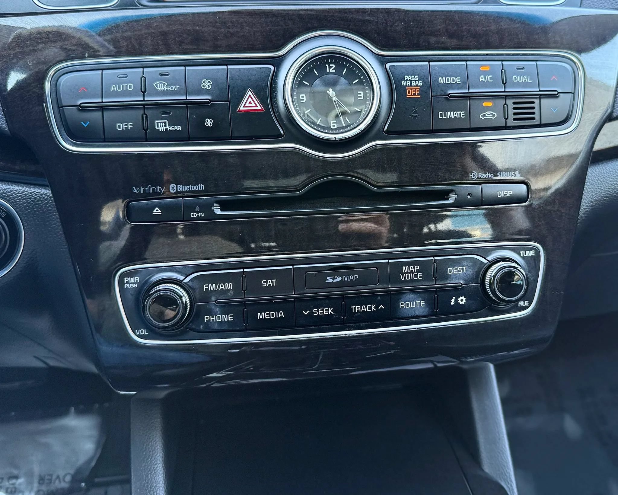 Used 2015 Kia Cadenza Premium w/ Luxury Package FWD image 19