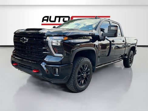 Used 2025 Chevrolet Silverado 2500 LTZ w/ Trail Boss Package image 3