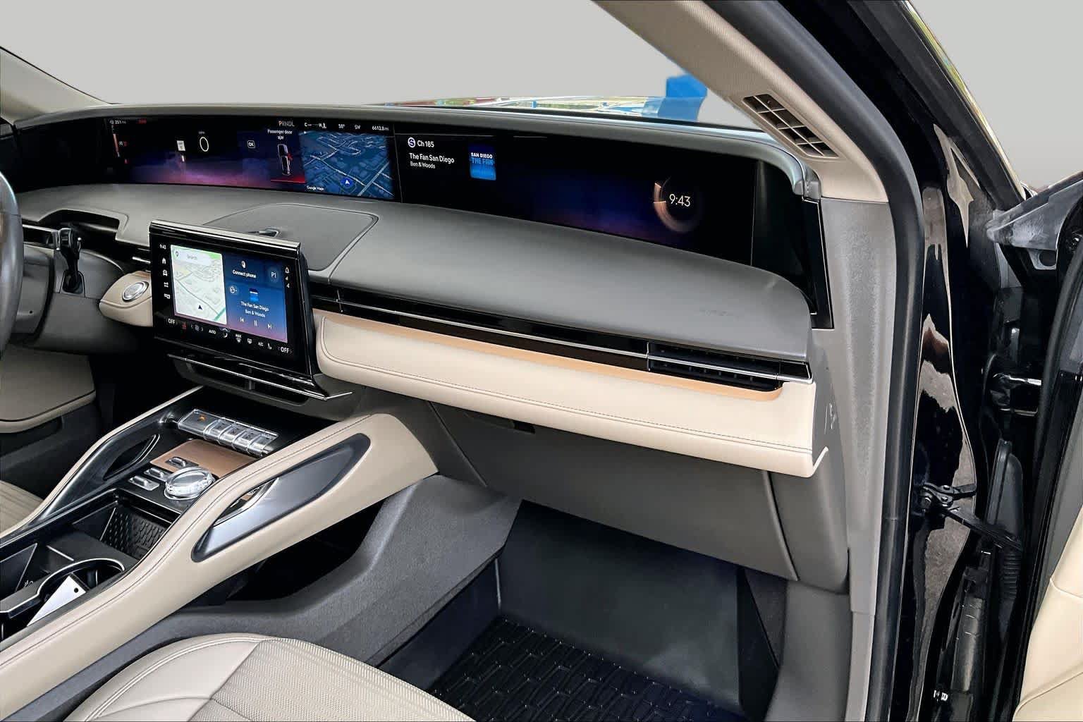 Used 2025 Lincoln Nautilus Reserve AWD/4WD image 19