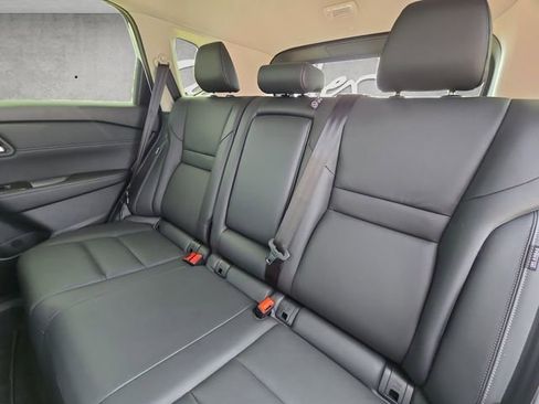 Used 2025 Nissan Rogue SL FWD image 22