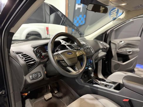 Used 2017 Ford Escape SE image 12
