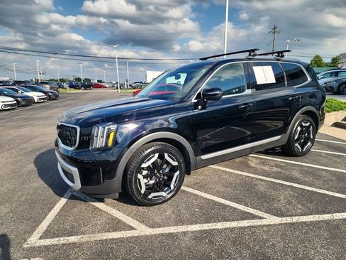 Used 2024 Kia Telluride EX w/ EX Captain's Chair Package FWD image 7