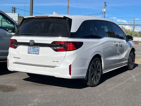 Used 2025 Honda Odyssey Elite image 4