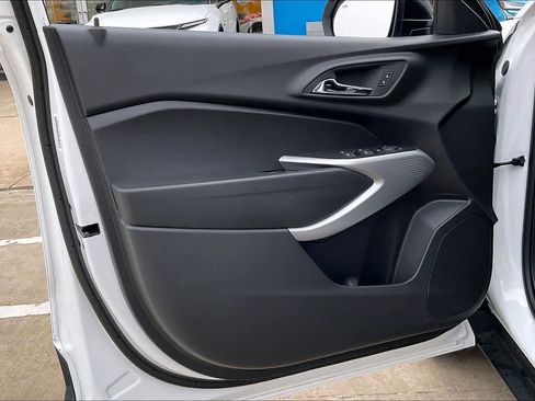 Certified 2025 Chevrolet Trax RS w/ Driver Confidence Package image 22