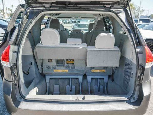 Used 2012 Toyota Sienna LE w/ Towing Pkg FWD image 25