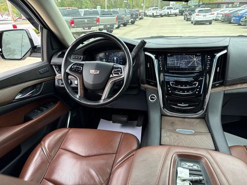 Used 2019 Cadillac Escalade Premium Luxury AWD/4WD image 14