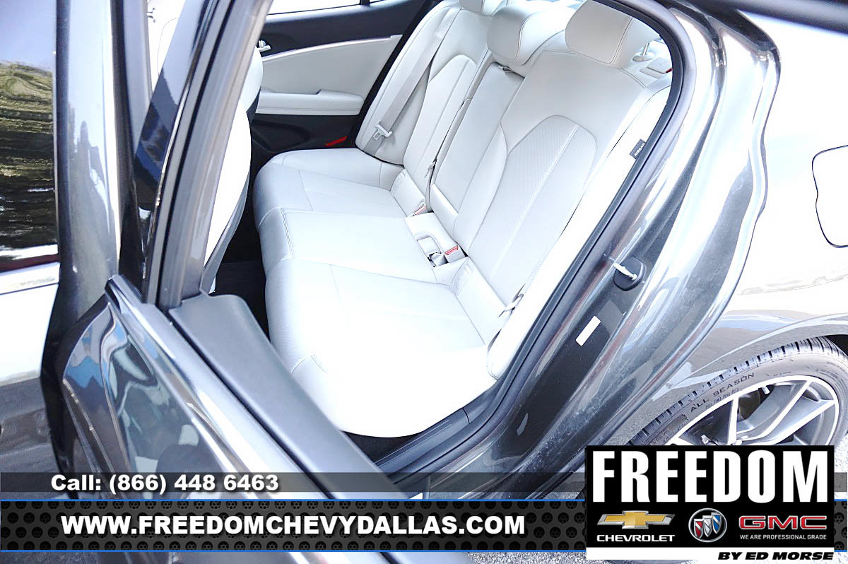 Used 2025 Genesis G70 2.5T RWD image 10