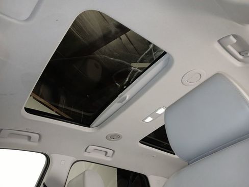 Used 2020 Chevrolet Traverse LT w/ LT Premium Package AWD/4WD image 13