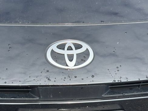 Used 2025 Toyota Camry SE FWD image 39