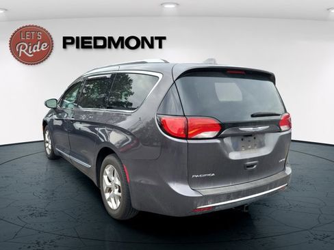 Certified 2019 Chrysler Pacifica Limited image 8