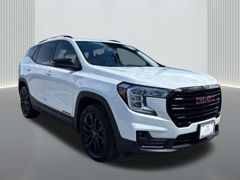 Used 2022 GMC Terrain SLT w/ Infotainment Package II image 3