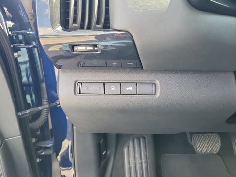 Used 2025 Nissan Pathfinder SV FWD image 23