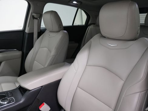 Used 2021 Cadillac XT4 Luxury w/ Cold Weather Package image 10