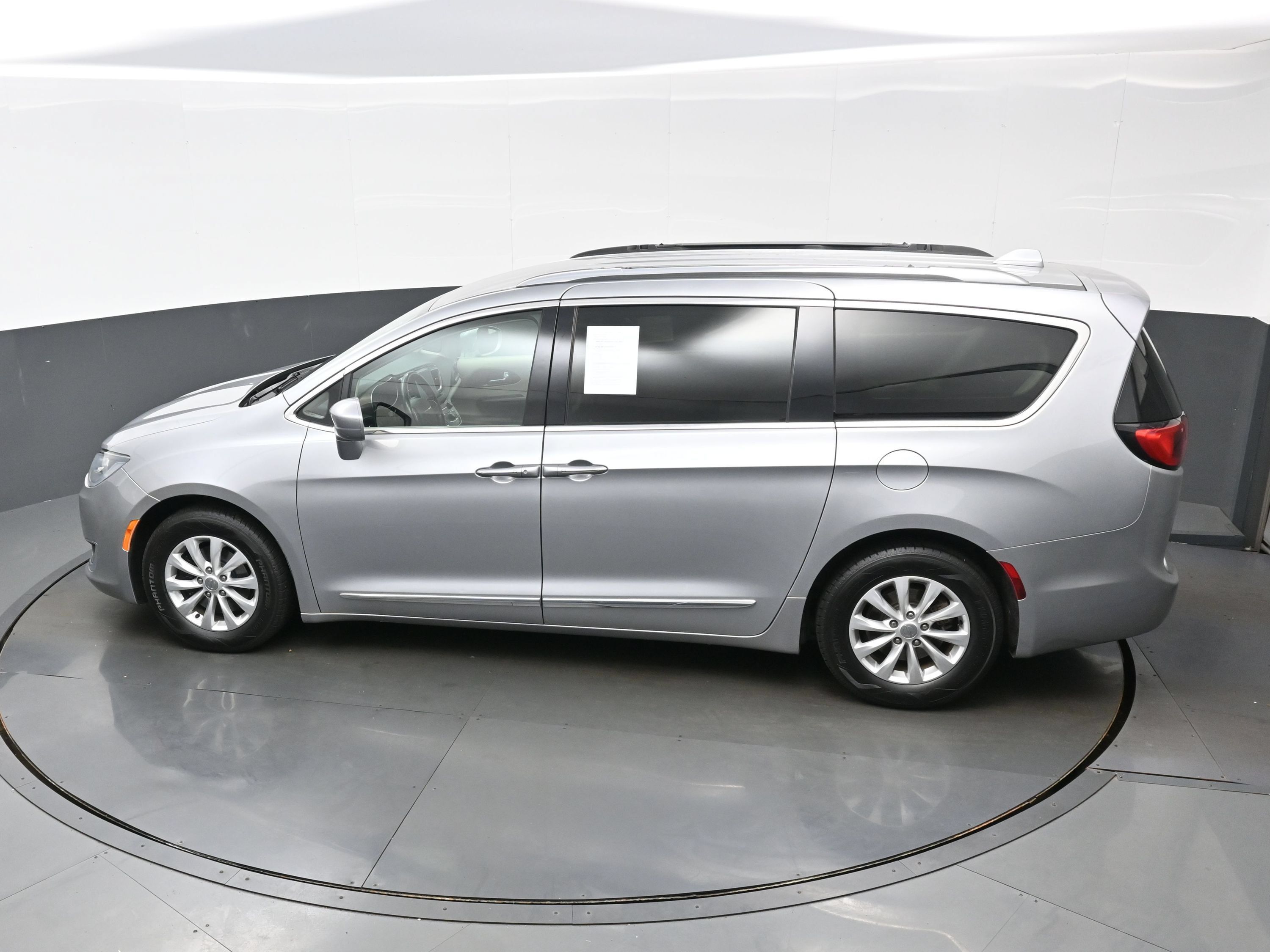 Used 2018 Chrysler Pacifica Touring-L Plus FWD image 35