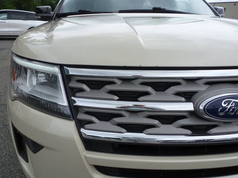Used 2018 Ford Explorer XLT w/ Equipment Group 202A AWD/4WD image 4