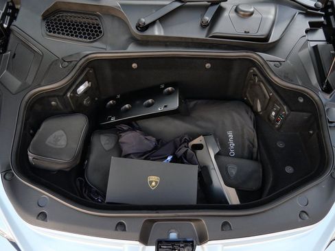 Used 2025 Lamborghini Revuelto image 25