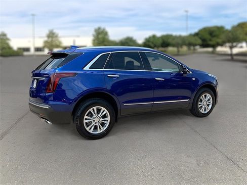 New 2025 Cadillac XT5 Luxury image 7