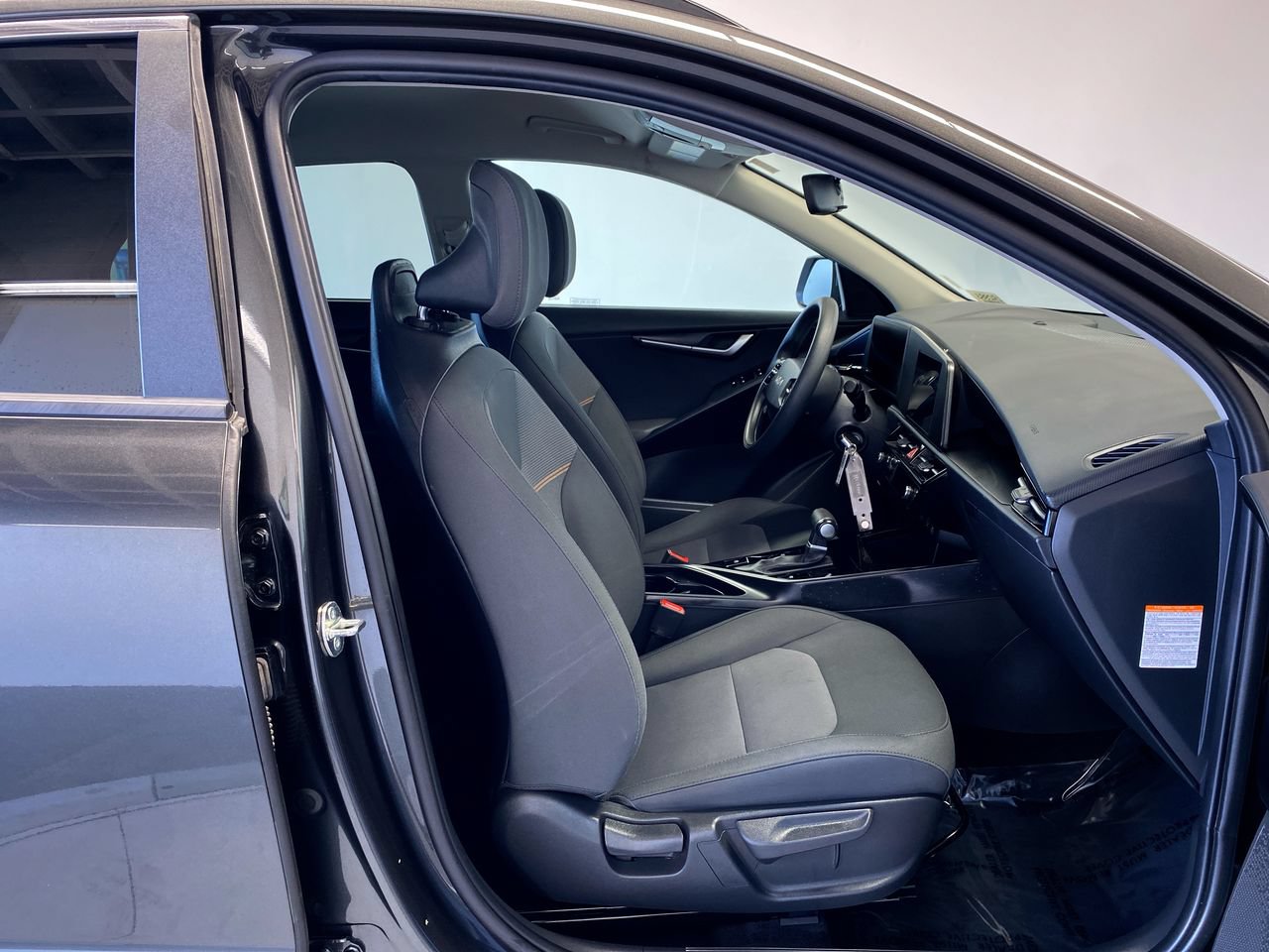 Certified 2025 Kia Niro LX FWD image 28