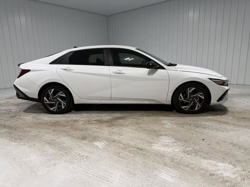 Used 2025 Hyundai Elantra Sport w/ Cargo Package image 7