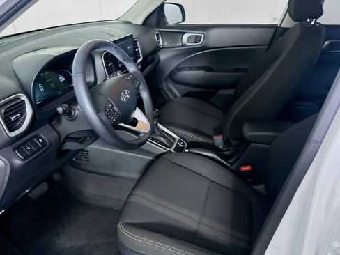 Used 2024 Hyundai Venue SEL image 13