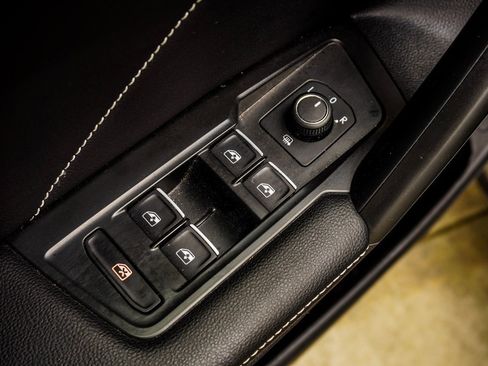 Used 2024 Volkswagen Tiguan Wolfsburg Edition image 30