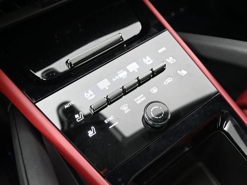 Certified 2025 Porsche Cayenne Coupe AWD/4WD image 24