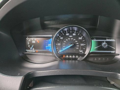 Used 2017 Ford Explorer XLT w/ Equipment Group 202A FWD image 25