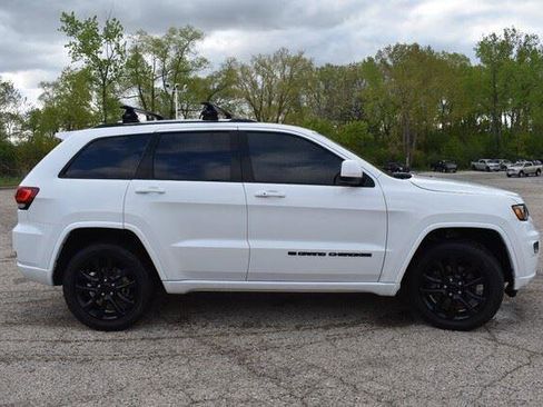 Used 2022 Jeep Grand Cherokee Laredo X AWD/4WD image 9