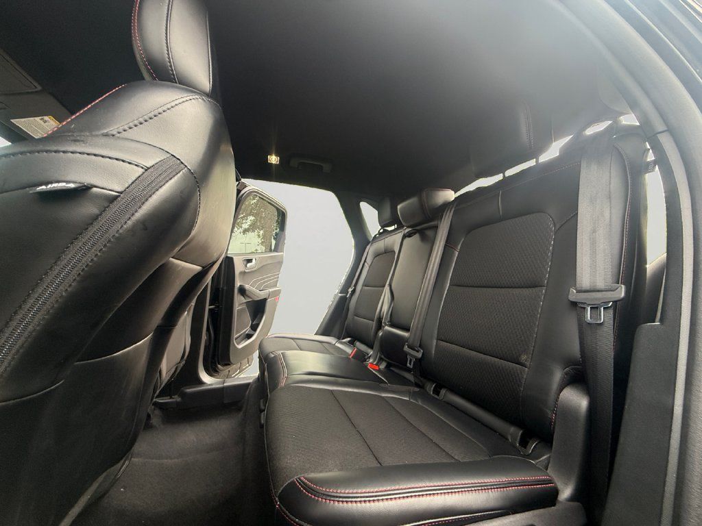Used 2025 Ford Escape ST-Line Select AWD/4WD image 25
