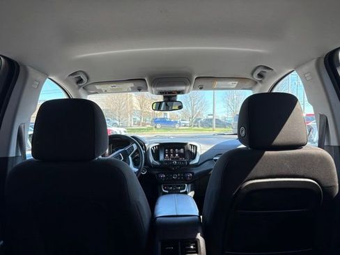 Used 2023 GMC Terrain SLE w/ Driver Convenience Package image 6