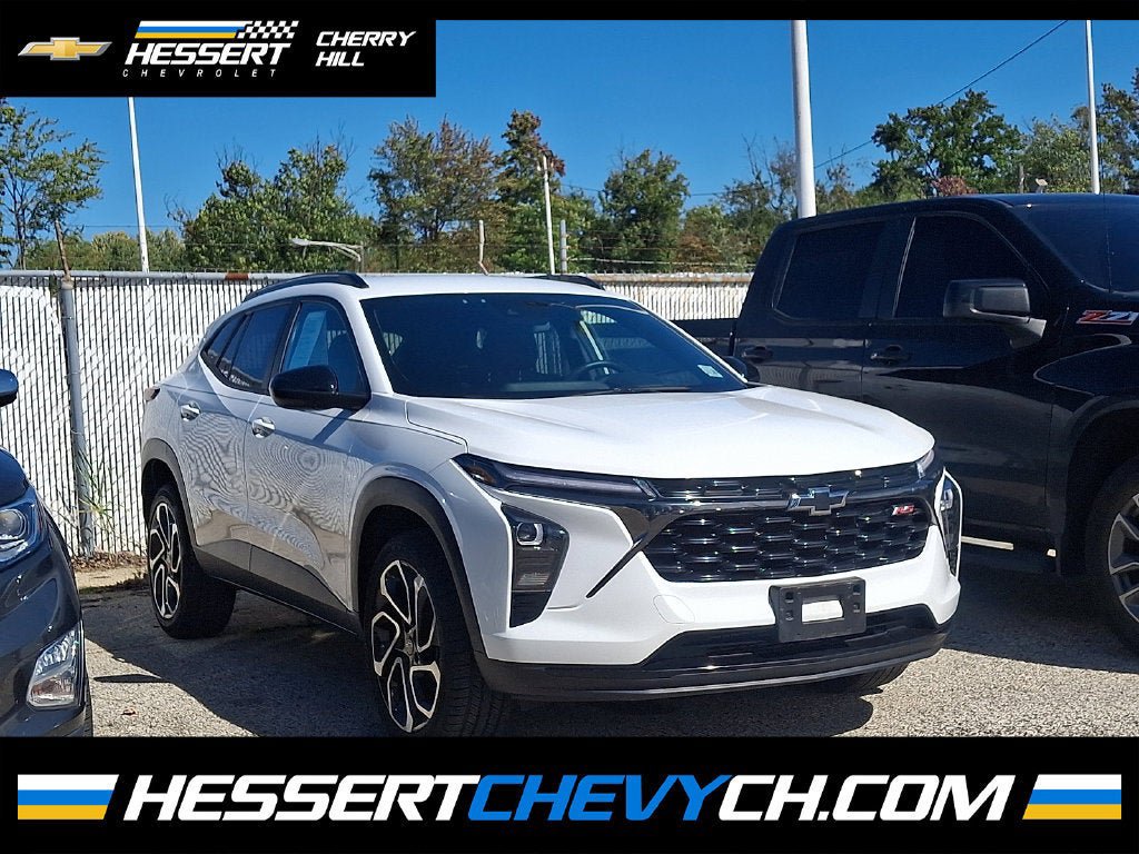 Used 2024 Chevrolet Trax RS FWD image 1