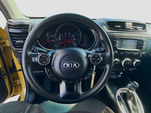 Used 2015 Kia Soul + image 10