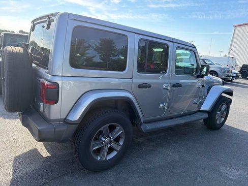 Used 2018 Jeep Wrangler Unlimited Sahara AWD/4WD image 5