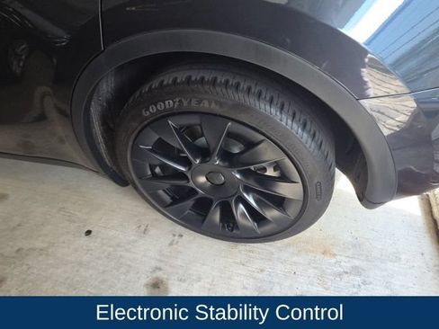 Used 2024 Tesla Model Y Long Range RWD image 11