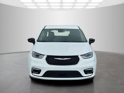 Certified 2024 Chrysler Pacifica Touring-L