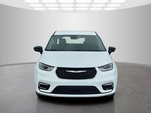 Certified 2024 Chrysler Pacifica Touring-L FWD image 2