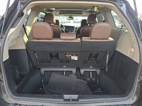Certified 2020 Toyota Sienna Limited image 32