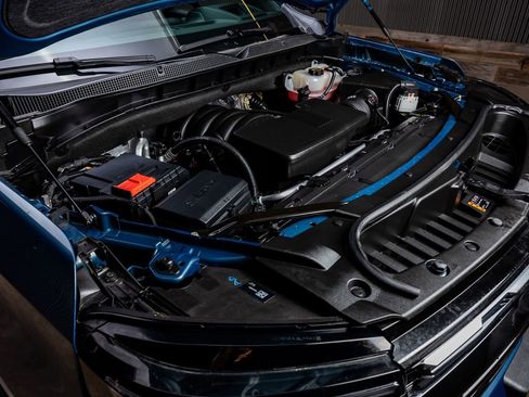 Used 2025 Chevrolet Suburban High Country image 44