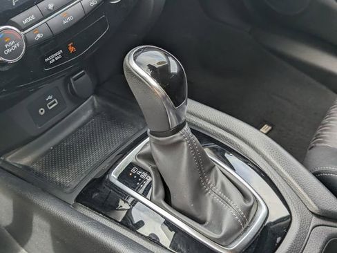 Used 2019 Nissan Rogue SV image 26